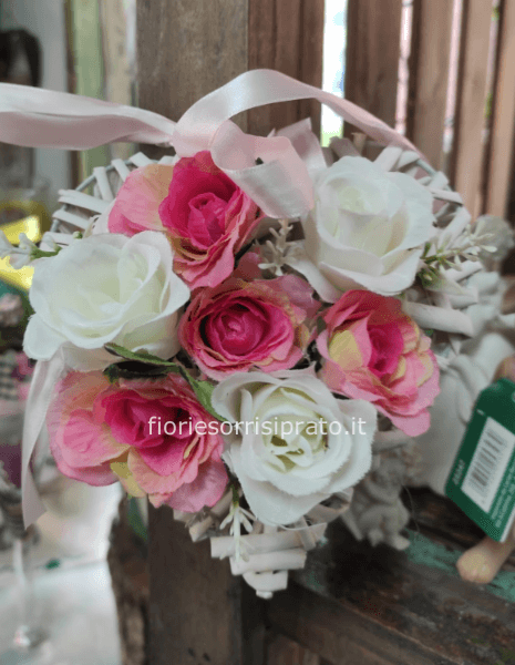 Cuoricino con fiori finti