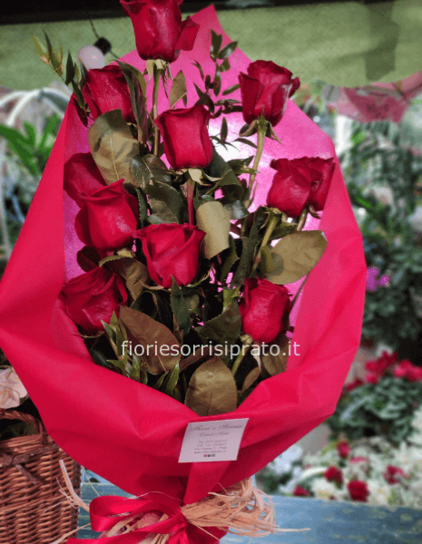 Mazzo di 11 rose rosse a gambo lungo