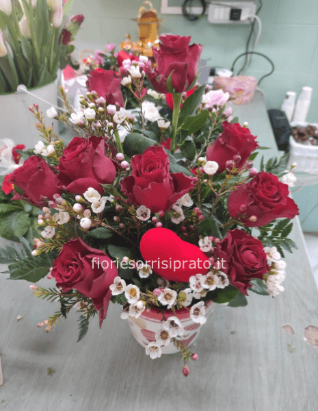 Composizione con rose rosse