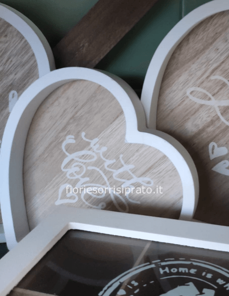 Vassoio a forma di cuore in legno con scritta love misura piccola