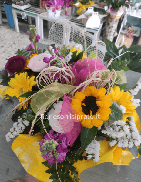 Cassetta con fiori colorati