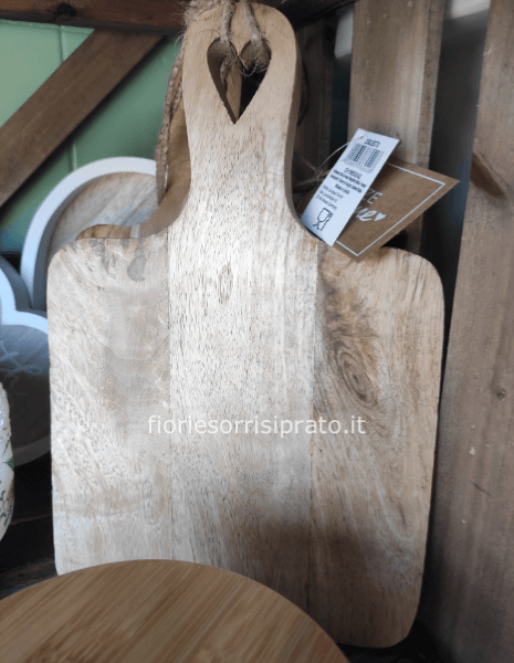 Tagliere in legno con cuoricino
