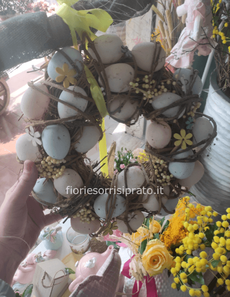 Ghirlanda con uova di Pasqua