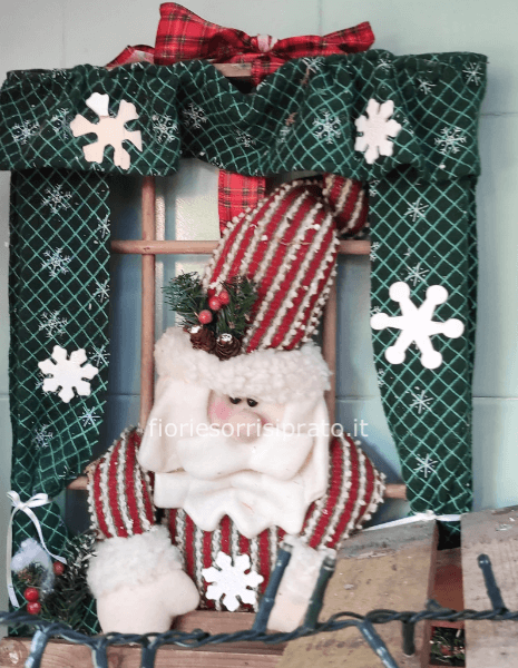 Finestra con Babbo Natale