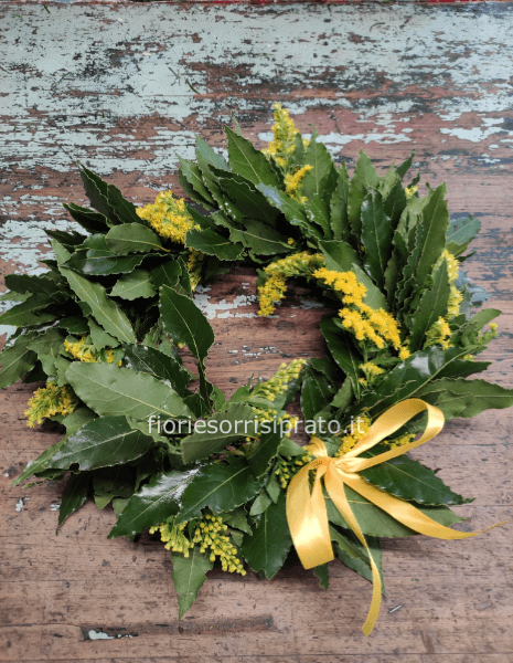 Corona di alloro con solidago giallo
