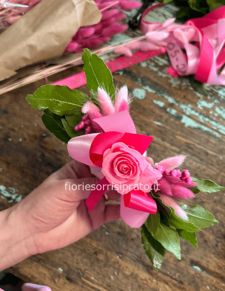 Corsiage per Laurea con rosa stabilizzata e fiori secchi