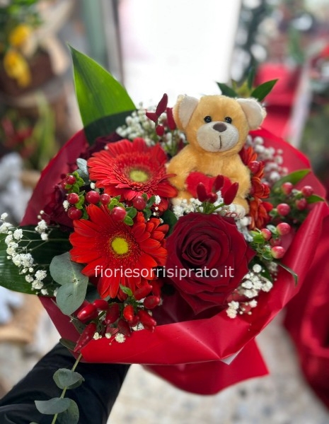 Bouquet amoroso con orsetto