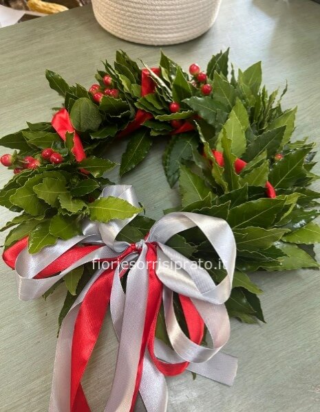 Corona d'alloro con iperico e doppio nastro