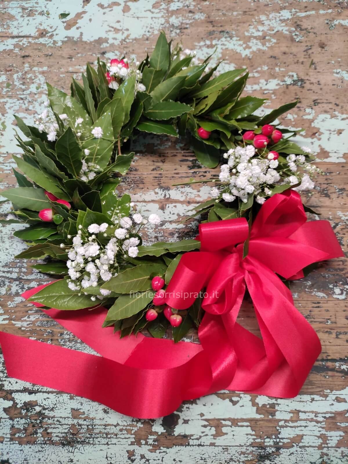 Corona di alloro per laurea con Nebbiolina (Gypsophila) e sei rose